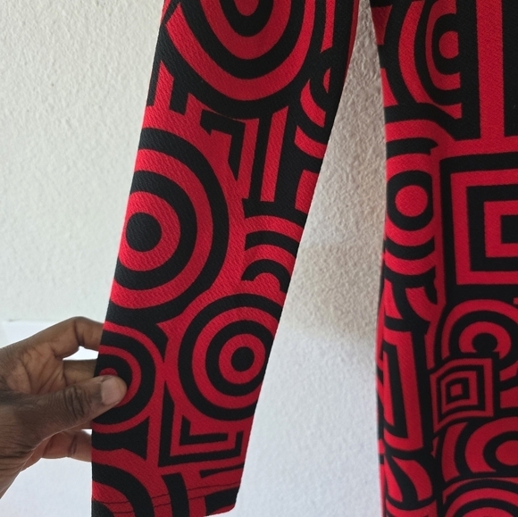 Aryeh Dress Womens Sz L Geo Print Red Black Stretch Knit Dark Romantic Exellent - Picture 7 of 11